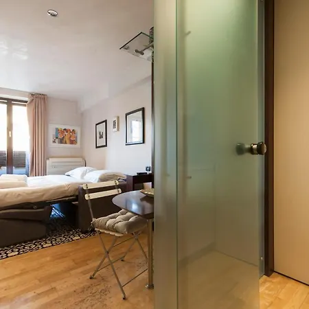 Youhosty - Duomo Apartment Milan